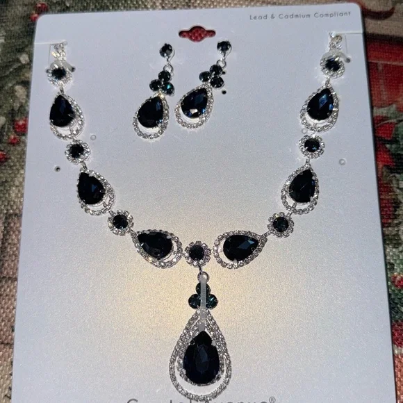 Two piece set crystal Avenue jewelry rhinestone blue earring, and neck necklace - Picture 8 of 9